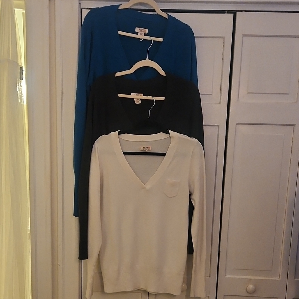 Bundle Of 3 XL Route 66 V-neck Basic Sweaters, Teal, Gray, White - Picture 2 of 13
